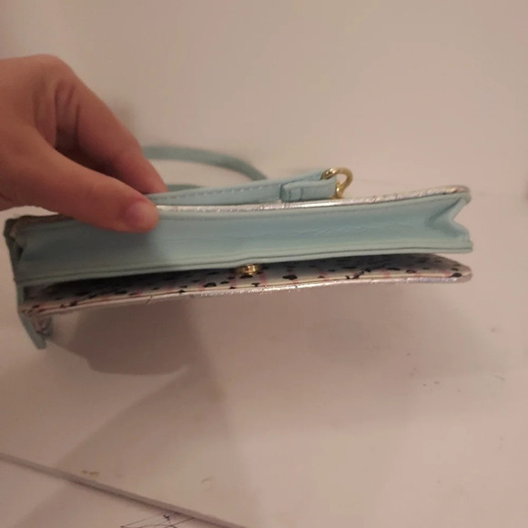 Luv Betsey by Betsey Johnson Hologram Silver Quilted Star Crossbag - Picture 11 of 12